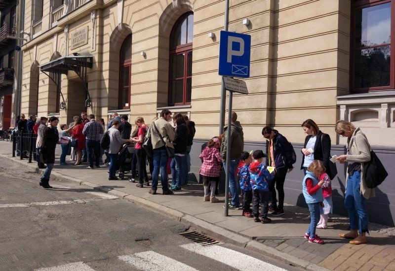 Kolejki do teatralnych kas [zdjęcia]