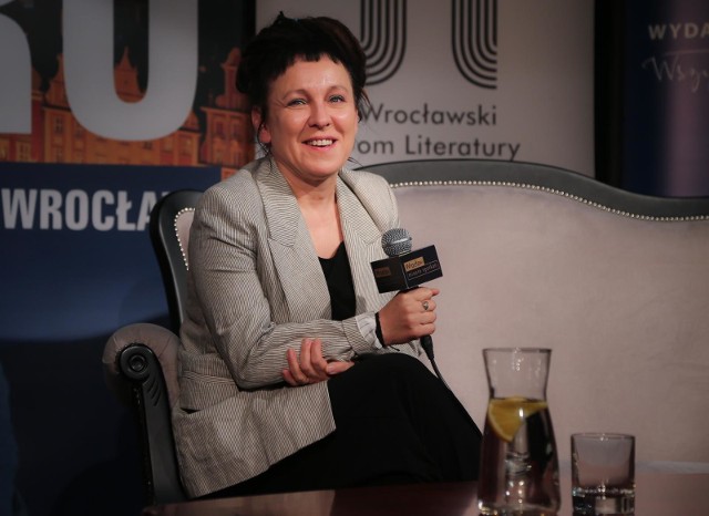 Polscy pisarze charytatywnie stworzyli wspólną książkę, a wśród autorów m.in. Olga Tokarczuk