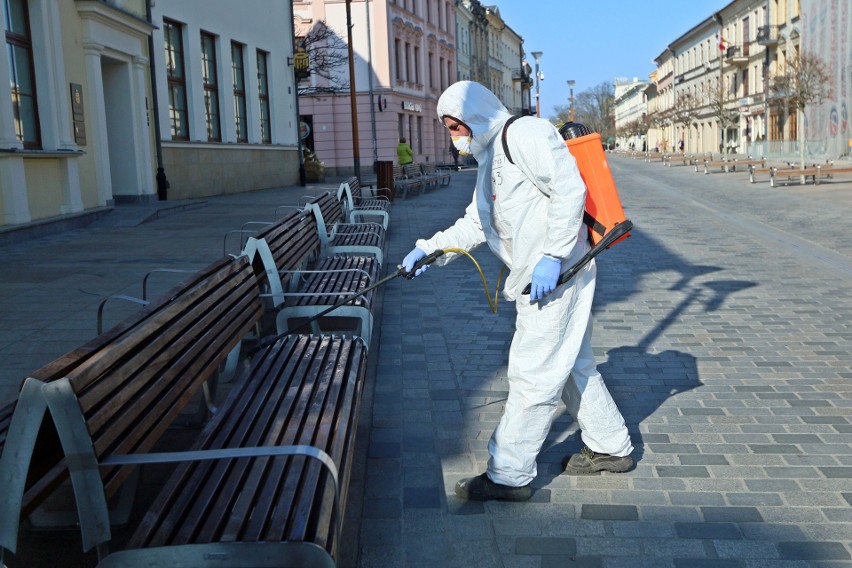 Ławki, kosze na śmieci, poręcze. Zaczęło się wielkie odkażanie Lublina. Zobacz zdjęcia 