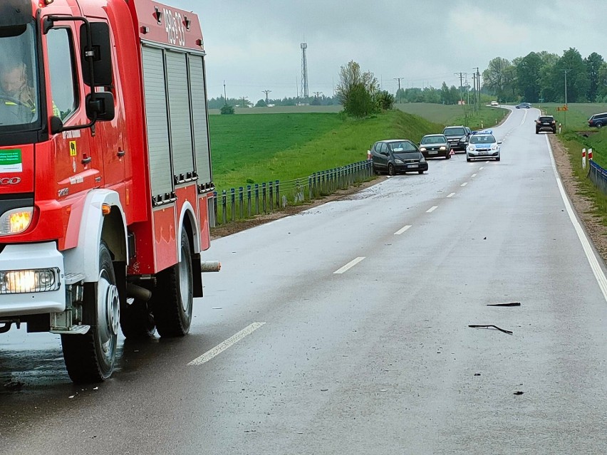 Kraśniany. Zderzenie trzech aut. Droga wojewódzka była zablokowana