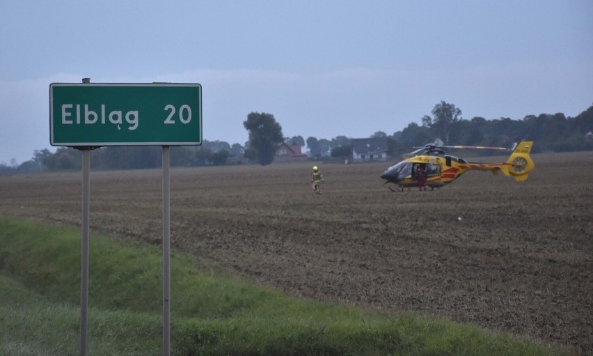 Stare Pole (pow. malborski). Groźny wypadek na drodze krajowej nr 22. Dachował bus. Dziewięć osób zostało rannych. ZDJĘCIA