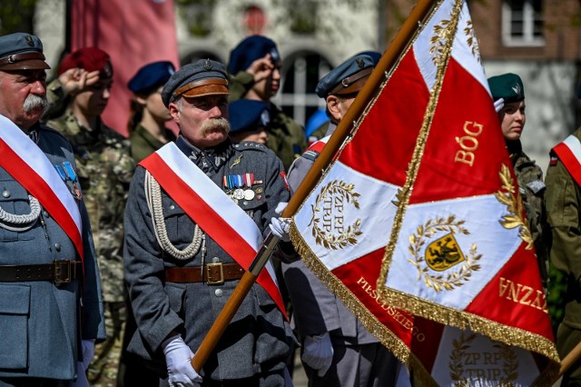 Gdańskie uroczystości Święta Konstytucji 3 Maja w cieniu skandalu. Zbezczeszczony pomnik Piłsudskiego, sprawa zostanie zgłoszona na policję