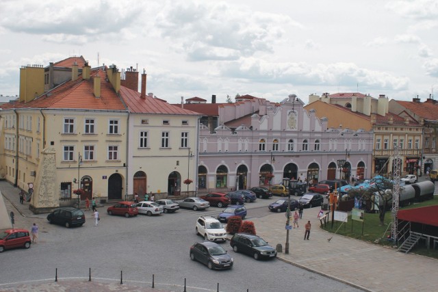 Zgodnie z obietnicą, burmistrz Jarosławia Waldemar Paluch rozpoczął realizację reorganizacji ruchu w Rynku.