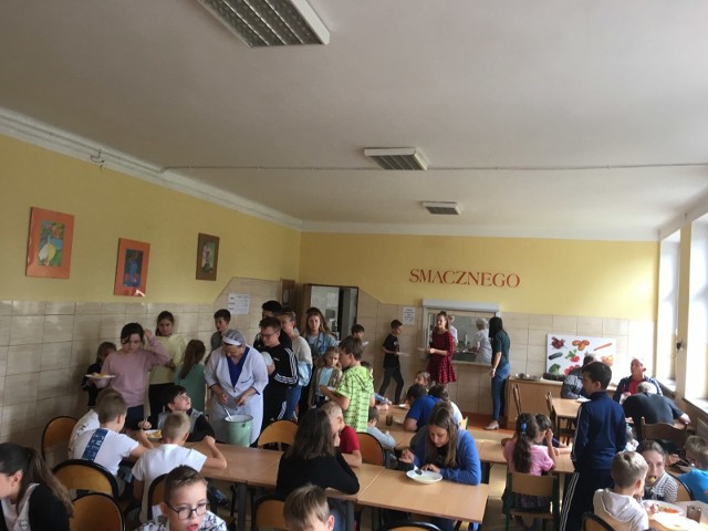 Nowo wyremontowana stołówka i kuchnia w szkole podstawowej numer 2 w Jędrzejowie
