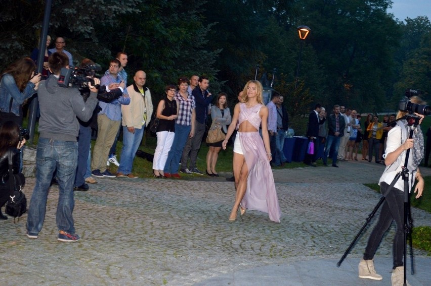 Konferencja toruńskich koszykarzy i pokaz mody Muzalewskiej w Pałacu Romantycznym w Turznie
