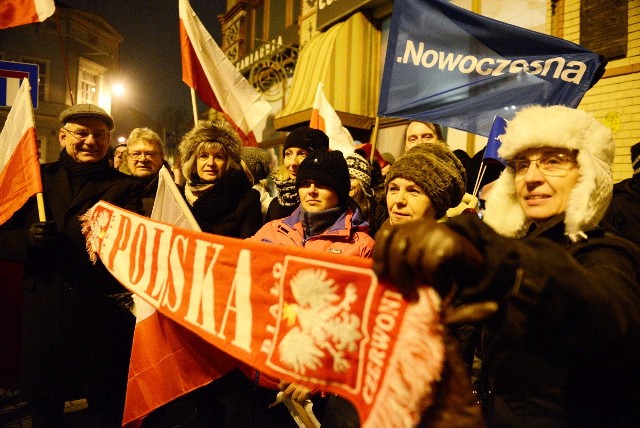 Protest przeciwko sejmowi na Placu Słowiańskim przed biurem poselskim Marka Asta