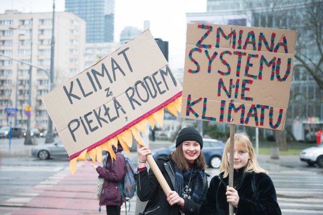 Ogólnoświatowy Młodzieżowy Strajk Klimatyczny to inicjatywa, której celem jest zwrócenie uwagi rządzących na niebezpiecznie zmieniający się klimat.