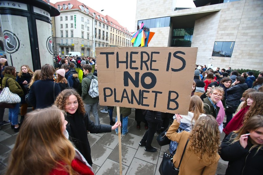 Ogólnoświatowy Młodzieżowy Strajk Klimatyczny to inicjatywa,...