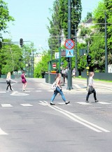 Uwaga kierowcy! Skrzyżowanie, gdzie pieszy ma cały czas zielone światło!