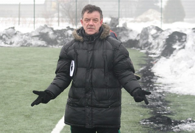 Arkadiusz Skonieczny, trener Warki, jest za przełożeniem pierwszej kolejki czwartej ligi mazowieckiej.