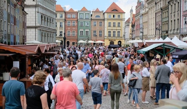 Z danych GUS wynika, że w Poznaniu mieszka 538 tys. osób. Zdaniem władz miasta mieszkańców jest o ponad 130 tys. więcej.