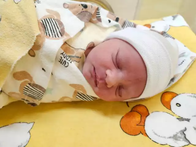 Pola jest pierwszym dzieckiem, które przyszło na świat w 2024 roku w staszowskim szpitalu