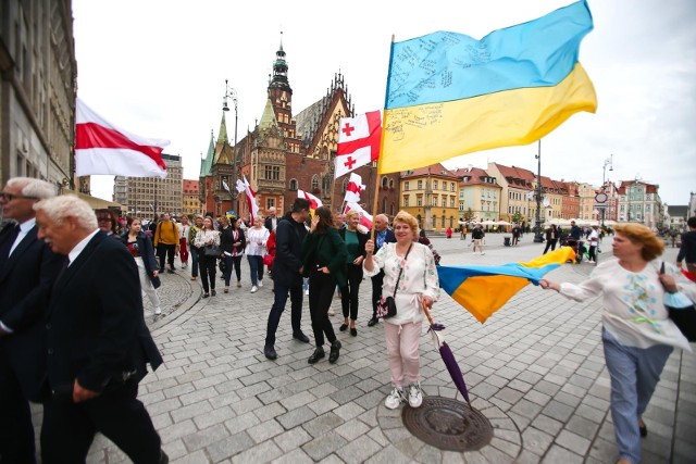 Od 500 do 1000 zł miesięcznie. Taką kwotę przekazuje 35% badanych pracowników tymczasowych z Ukrainy swoim rodzinom w ojczyźnie.