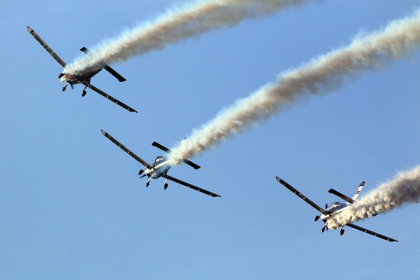 Air Festival Świdnik. Taniec Biało - Czerwonych Iskier na niebie [ZDJĘCIA, WIDEO]