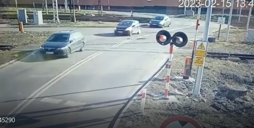 Szokujące nagranie z Zabrza: Kierowca autobusu wyłamał...