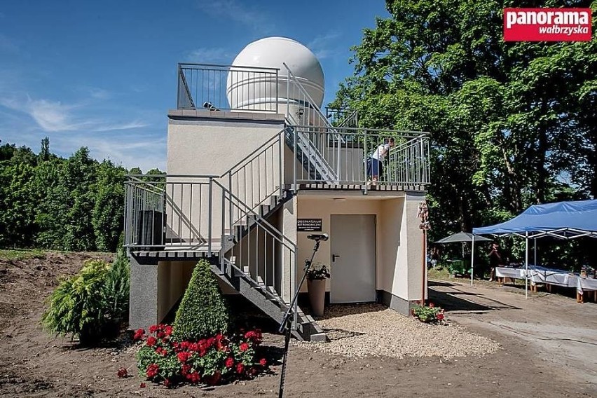Nowe obserwatorium astronomiczne na Dolnym Śląsku. Powstało przy prywatnym liceum w Wałbrzychu