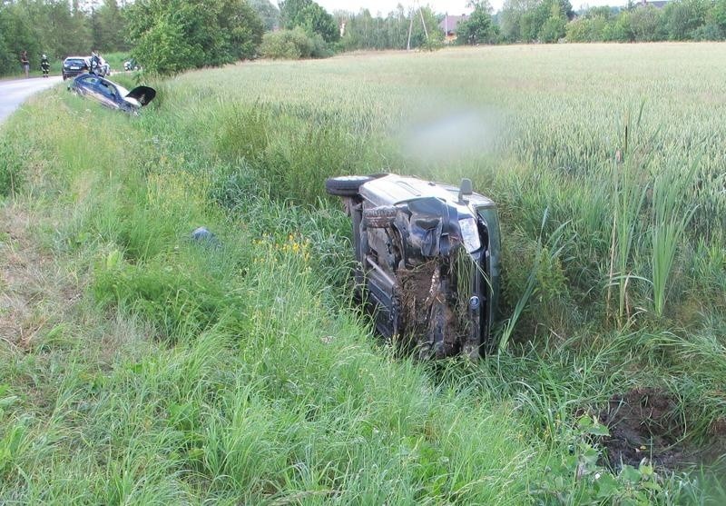 Mieszkanka Grojca zatrzymała się, żeby pomóc poszkodowanemu w wypadku i sama została ranna