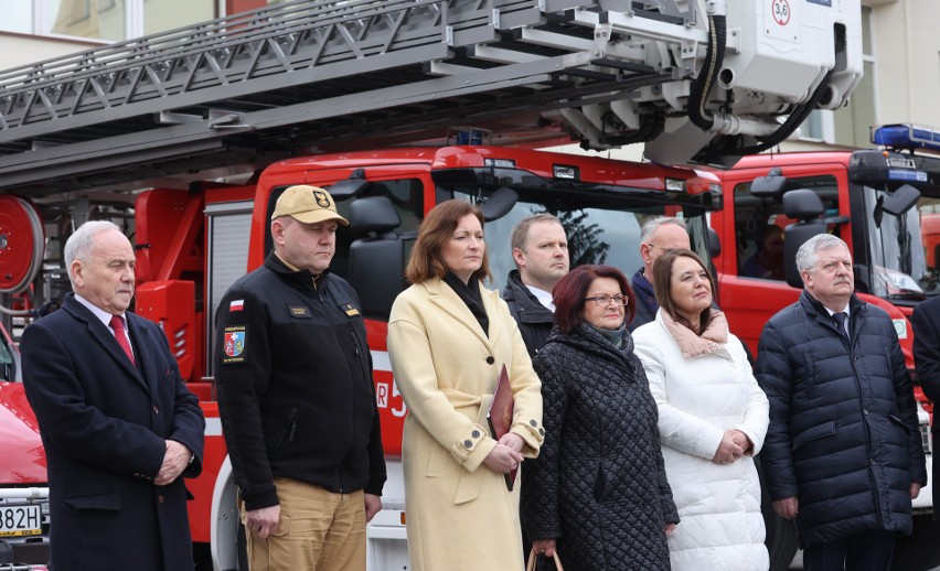 Nowe wozy strażackie dla 52 jednostek z Podkarpacia [ZDJĘCIA]