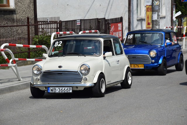 Najbardziej atrakcyjna dla turystów i miłośników motoryzacji była natomiast niedziela, 26 maja. Z Podlesic wyruszyła wtedy parada samochodów Mini. Metą był parking znajdujący się w rynku w Podzamczu. Na miejscu turyści i mieszkańcy regionu mogli obejrzeć najciekawsze modele tego samochodu.