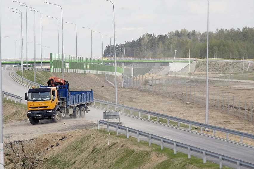 18.04.2016 lodz .budowa autostrady a1 na odcinku od wezla...