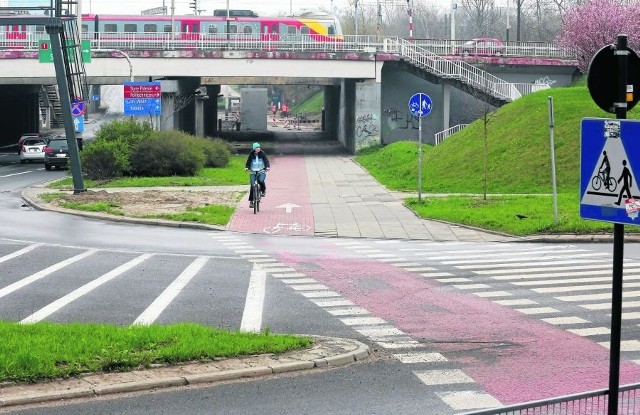 ZDiT nie wie, kiedy  zablokowany zostanie wjazd z al. Bandurskiego  na ul. Maratońską.