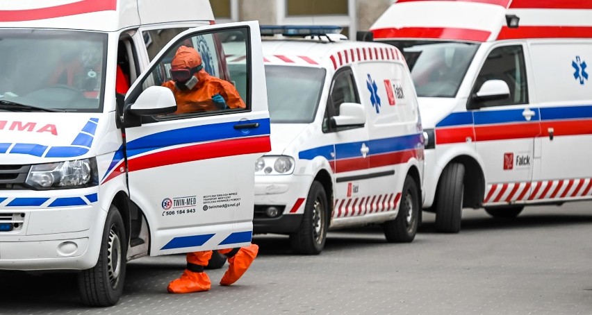 Rośnie liczba zakażeń koronawirusem w Polsce. Będą nowe...