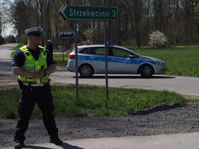 We wtorek około godz. 11:30 policjanci z Koszalina otrzymali informację o zaginięciu 2,5-letniego Huberta z miejscowości Golica w powiecie koszalińskim. w ramach akcji poszukiwawczej funkcjonariusze ustawili m.in. blokady na drogach w okolicach miejscowości. Po kilku godzinach chłopiec został odnaleziony w pobliskim lesie. Spacerował z psem.