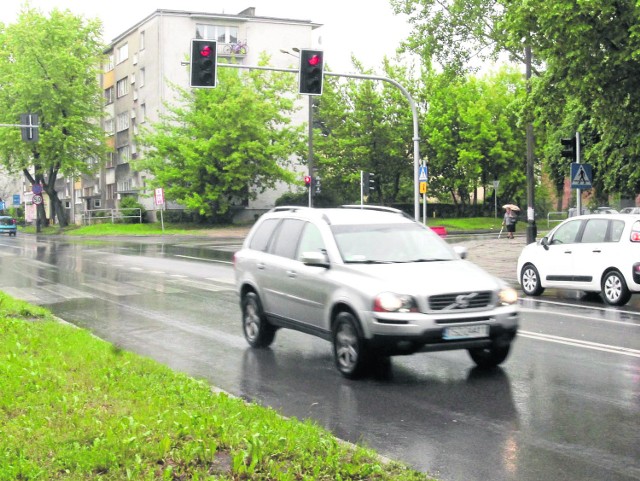 Sygnalizacja świetlna na skrzyżowaniu ulic 11 Listopada oraz Żwirki i Wigury zostanie na stałe.