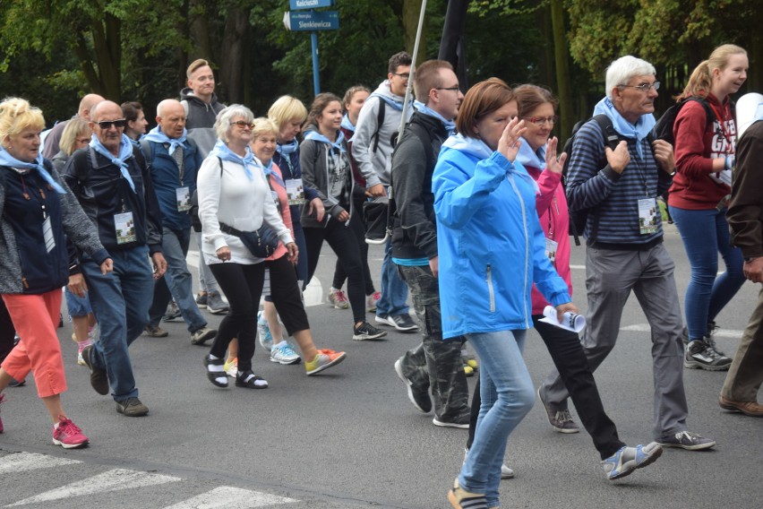 Zawierciańska Piesza Pielgrzymka idzie na Jasną Górę ZDJĘCIA