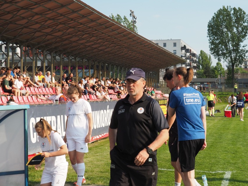 Wielki niefart piłkarek TME SMS Łódź. Wembley przy Milionowej w Łodzi. Zdjęcia