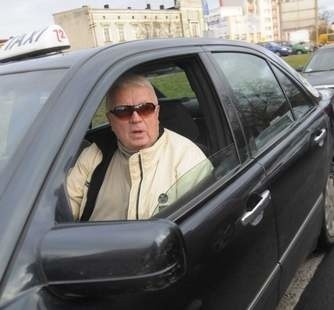 Józef Kałduś, taksówkarz: - Licencji nie powinno być więcej niż 50. Dlatego nie zgadzam się z pomysłem radnych. (fot. Daniel Polak)