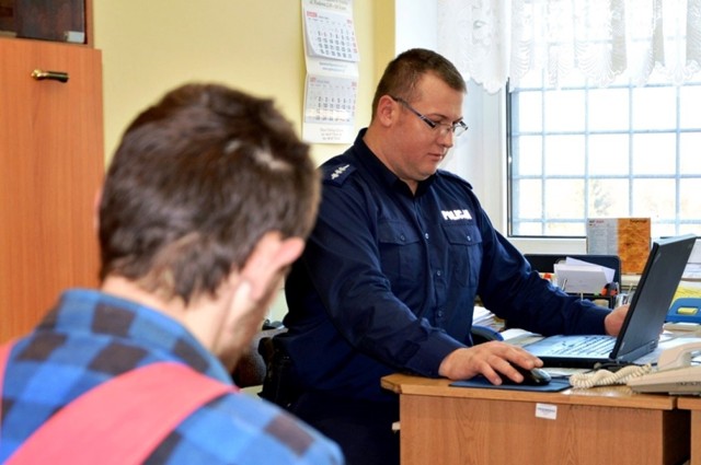 Policjanci podejrzewają, że zatrzymany 22-latek jest odpowiedzialny za cztery ataki z użyciem noża w Tczewie