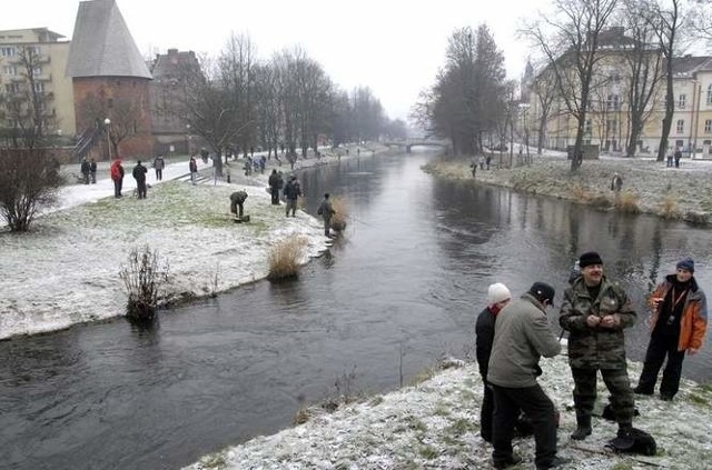 Wędkarze są przeciwni oczyszczaniu Słupi.