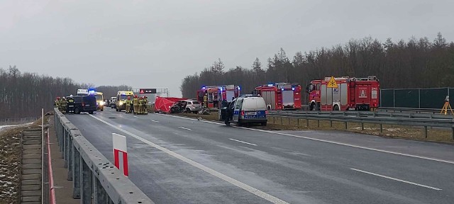 Mężczyzna zginął w wypadku na S5 w Osówcu pod Bydgoszczą, 3 osoby zostały ranne.