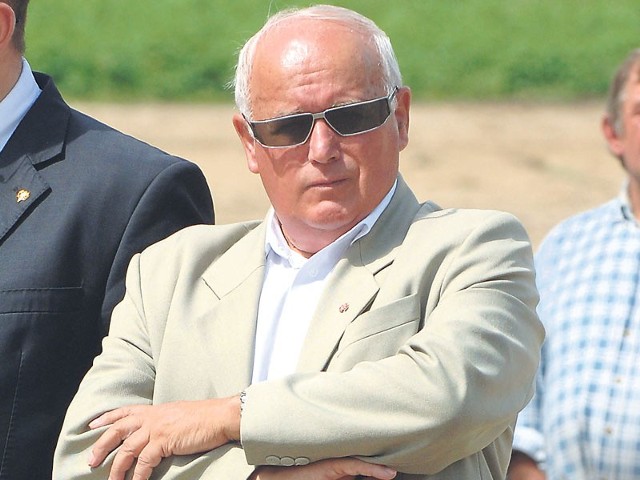 Wojciech Stefanowski rządził gminą Sławno w latach 1992-2010. Obecnie jest przewodniczącym Rady Powiatu Sławieńskiego.