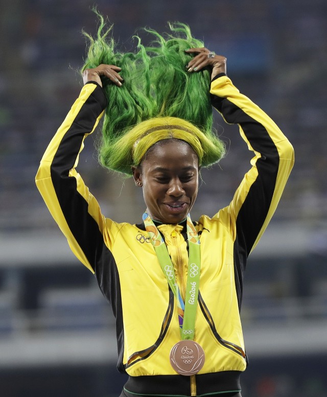 Na igrzyskach w Rio nie zabrakło sportowców, którzy postanowili wyróżnić się oryginalnymi fryzurami. Niektóre uczesania są bardzo zadbane, inne nawiązują do barw narodowych, a jeszcze inne są całkiem dziwaczne. Zobaczcie te najciekawsze!Shelly-Ann Fraser-Pryce (Jamajka). Lekkoatletyka: 100 i 200 m.