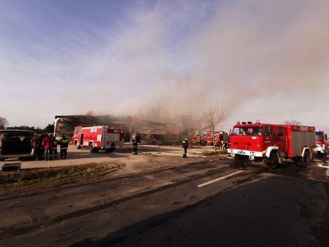 W poniedziałek wybuchł pożar w fabryce w Manasterzu w...
