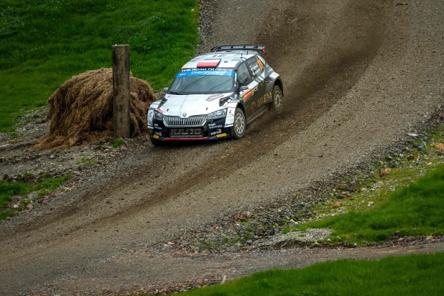 Podczas Rajdu N. Zelandii, nasza załoga Kajetan Kajetanowicz z pilotem Maciejem Szczepaniakiem (Skoda Fabia Rally2 Evo) wywalczyła drugie miejsce w kategorii WRC2