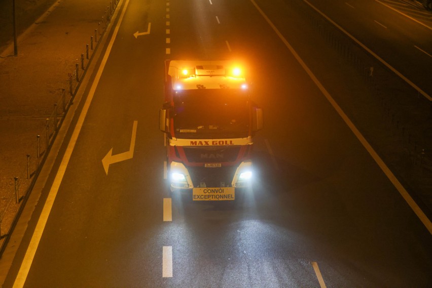 Gigantyczny kret zmierza na Podkarpacie. We wtorek minął Lublin [ZOBACZ ZDJĘCIA]