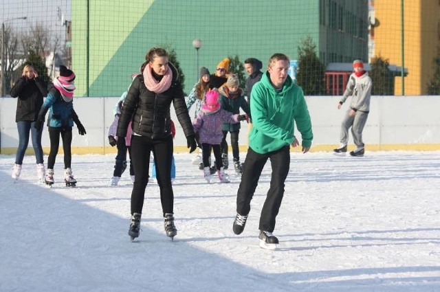 Walentynki na lodowisku to jedna z propozycji Ośrodka Sportu i Rekreacji w Zawierciu