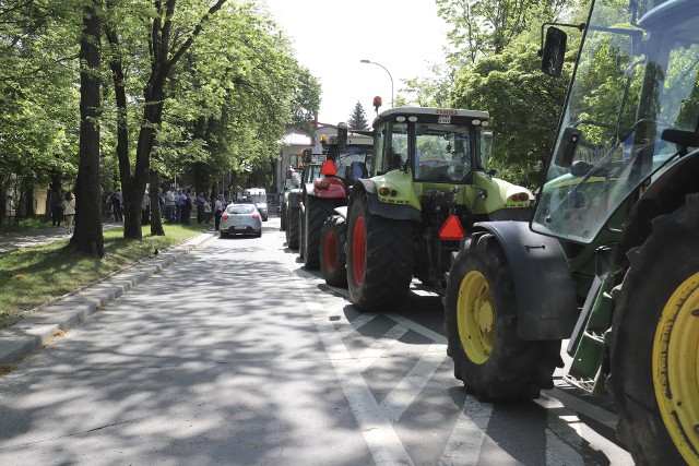 W środę o godz. 10 pod Podlaskim Urzędem Wojewódzkim rozpoczął się protest podlaskich rolników.