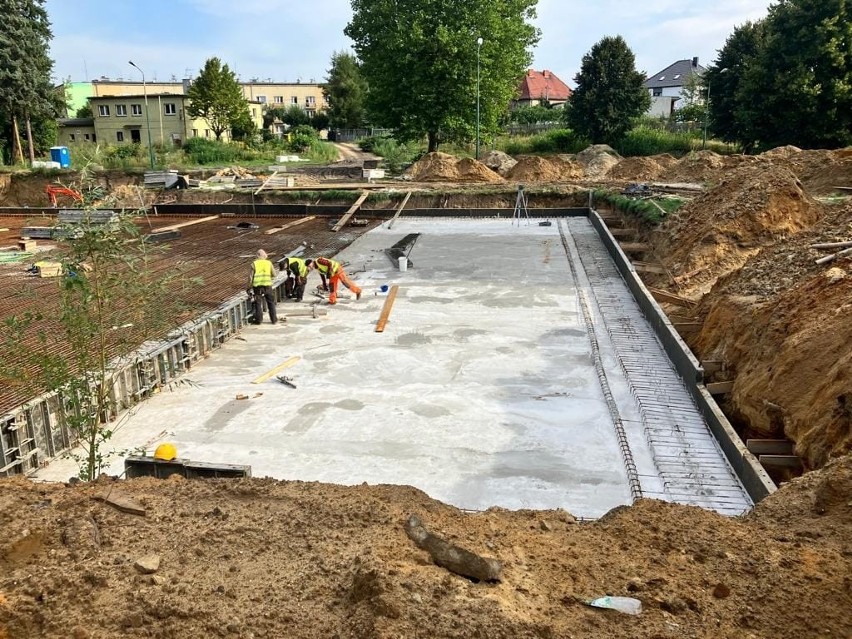 Budowa nowego basenu odkrytego w Oleśnie.