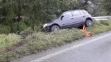 Librantowa wypadek. Auto wypadło z drogi i uderzyło w barierki energochłonne [ZDJĘCIA]