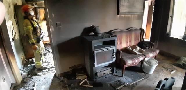 Do poważnego pożaru doszło w Skokach. Zapalił się tam budynek jednorodzinny. Interweniowali strażacy z OSP Skoki i KPPSP Wągrowiec.
