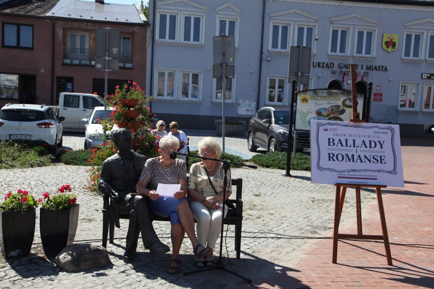 Na Placu Kolberga w Przysusze mieszkańcy czytali „Ballady i...