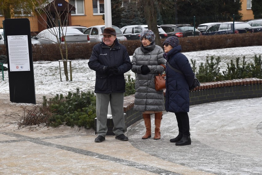 Odsłonięcie pomnika-ławeczki Zofii Niedziałkowskiej przed Szkołą Podstawową nr 5 w Ostrołęce