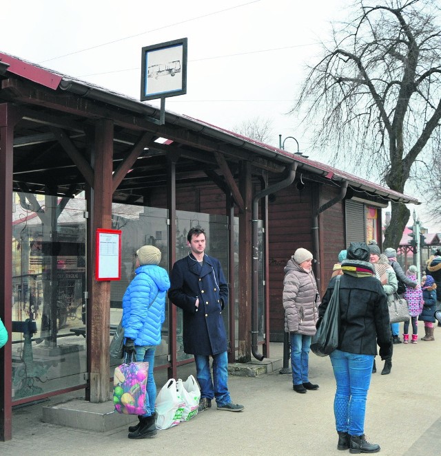 Zgierzanie spędzali długie minuty w oczekiwaniu na autobus linii Z45...