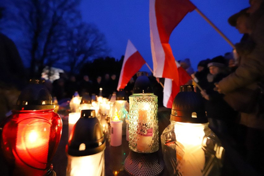 Toruń. Zapalono światło solidarności z Janem Pawłem II ZDJĘCIA