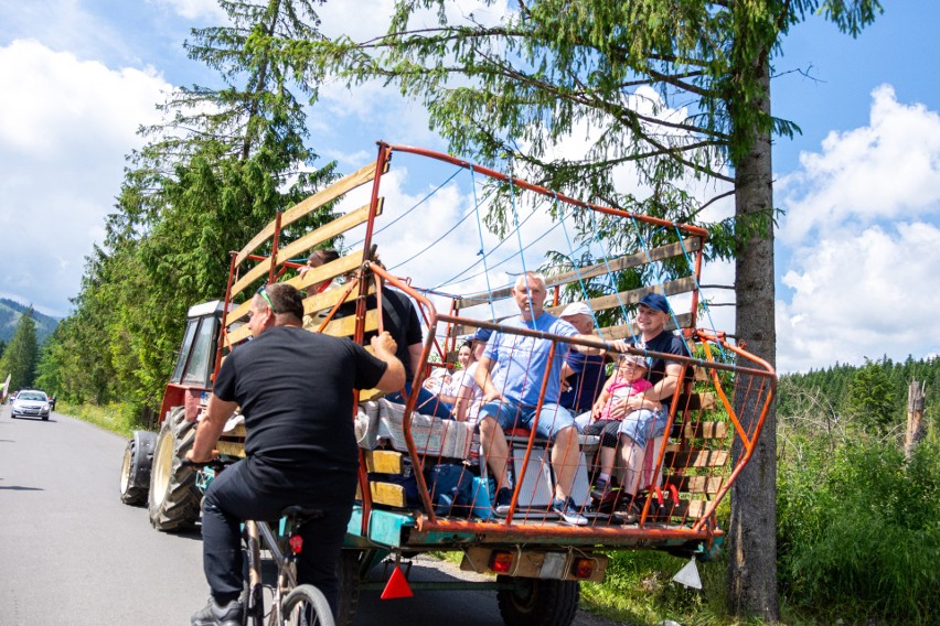 Tatry. W Dolinie Chochołowskiej prawdziwe tłumy! Gigantyczna kolejka przed wejściem [27.06.2021]