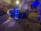 Nocne wypadki na ulicach Łodzi. Poszukiwani kierowcy rozbitych samochodów ZDJĘCIA